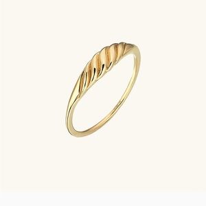 Norm jewels slim croissant ring in gold size 7